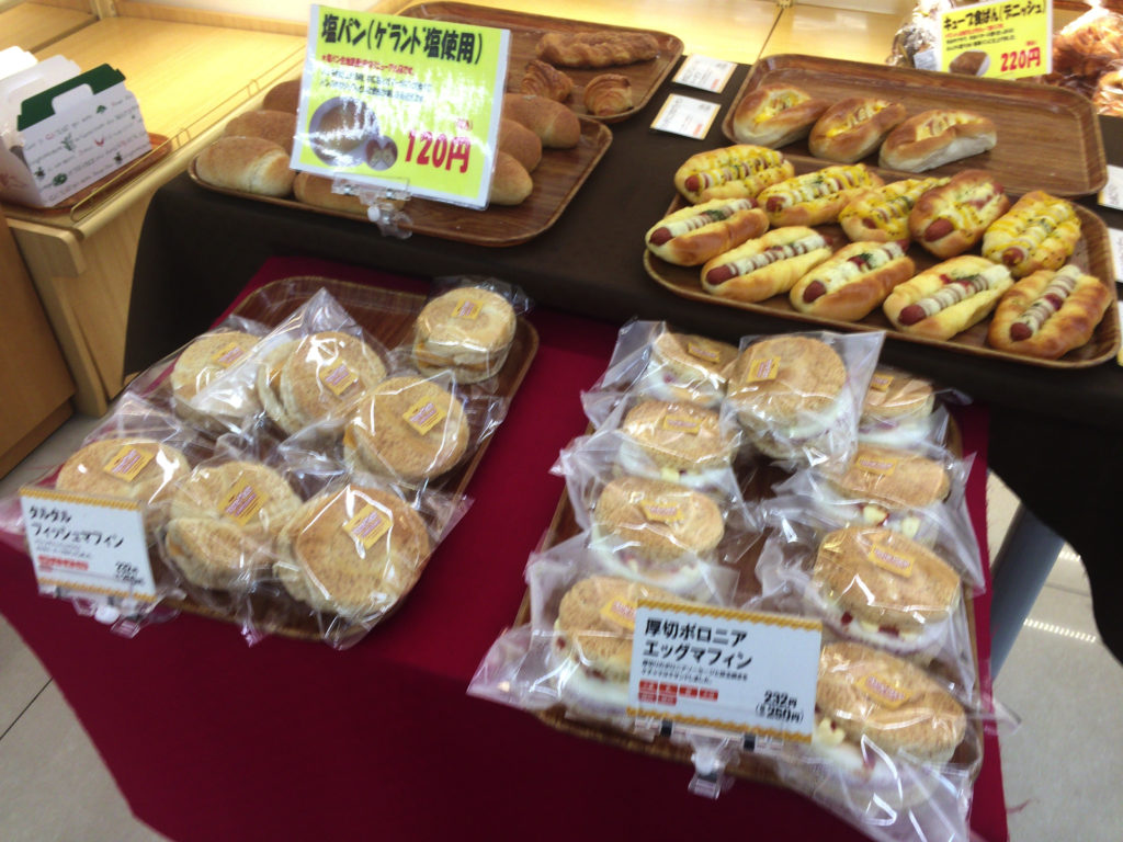 【超朗報】あのコンビニの「惣菜パン」たちは鹿児島市内でも買えた！！【生存確認】