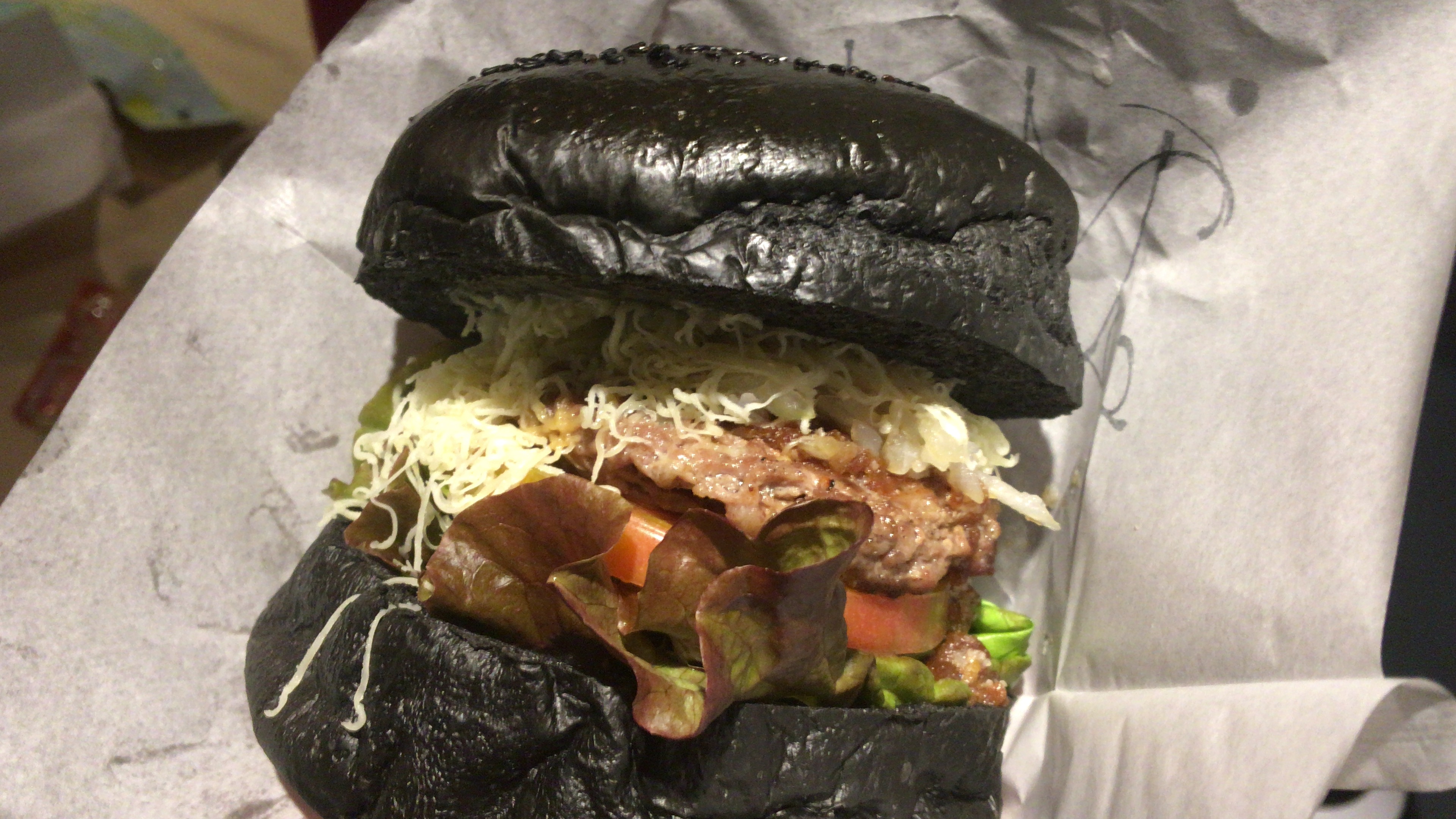 【２０１７】Mebukiのハンバーガーが松崎しげるより黒かった【鹿児島のハロウィン】