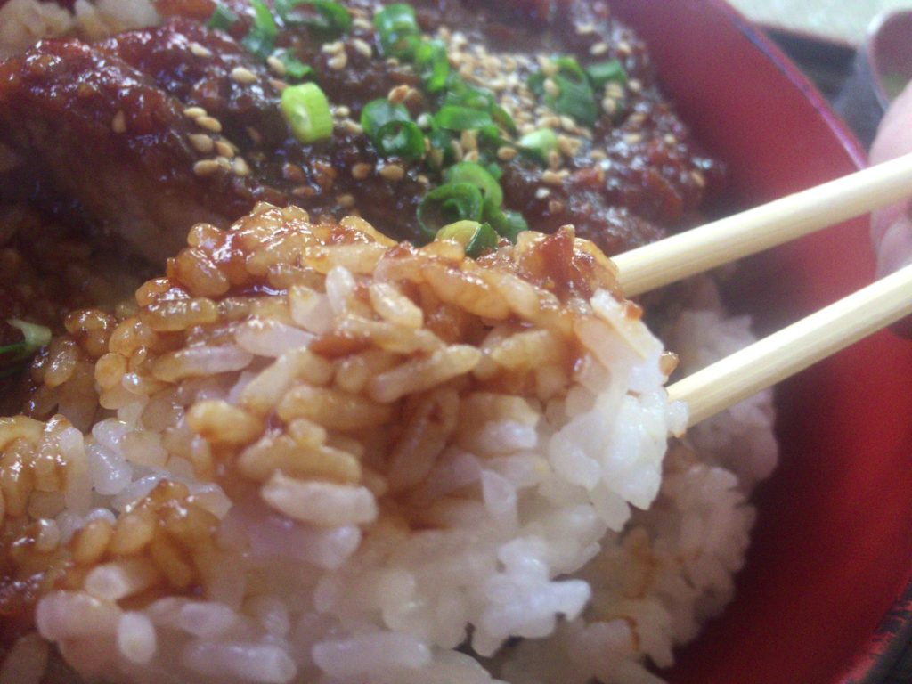 串木野漁港近くのごはん処「学食堂」の味噌カツ丼が、どえりゃあ～うみゃあ！！