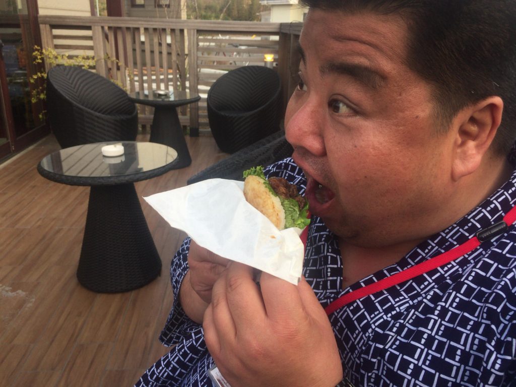 【モスの日】串木野の西郷どんが「もすもす」言いながらモスバーガーを食ってた件。