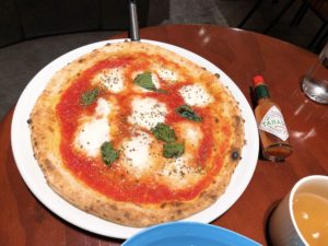 【食べ放題】アミュプラザ鹿児島「CENTRE」はデカいピザと焼き野菜ビュッフェが最高！