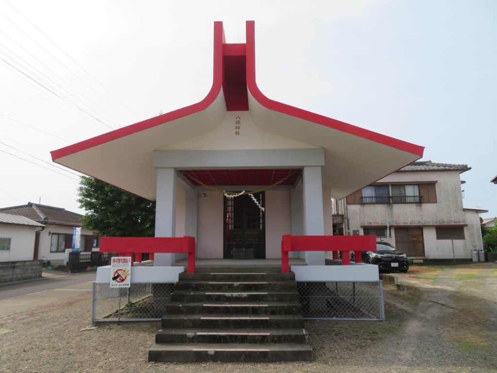 東川隆太郎の「かごしま世間遺産探訪記」ーvol9.モダンな八坂神社の社殿と飛び出し坊やー