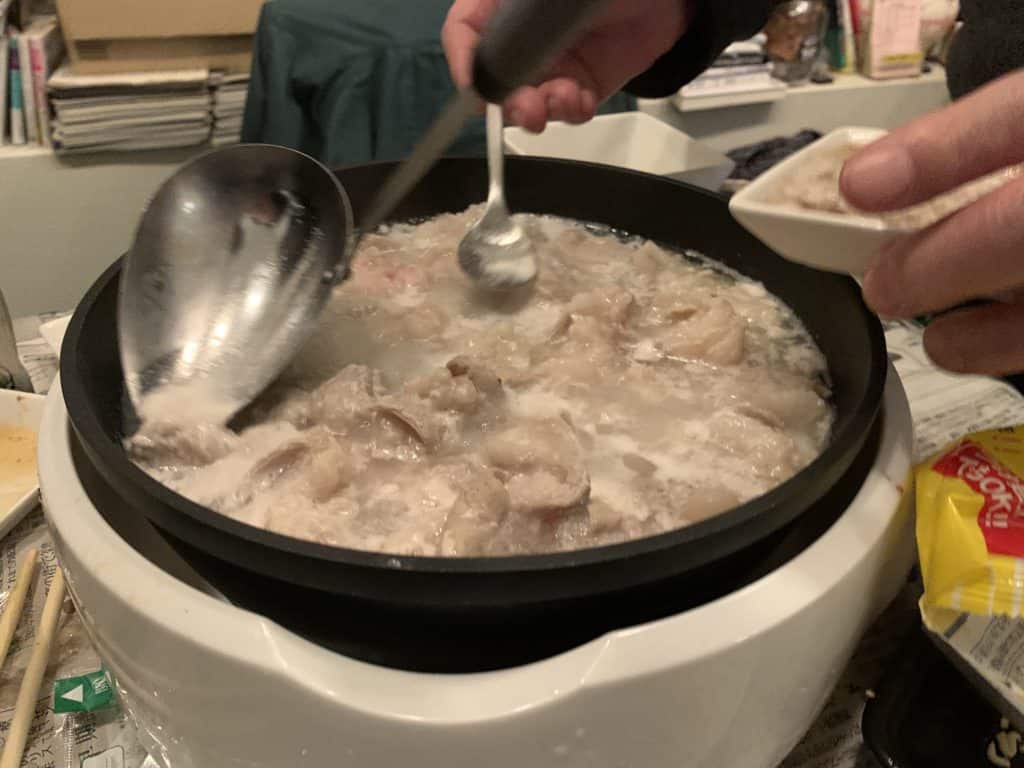 鹿児島のウマいものを詰め込んだモツ鍋を最後のスープ１滴まで楽しむ。
