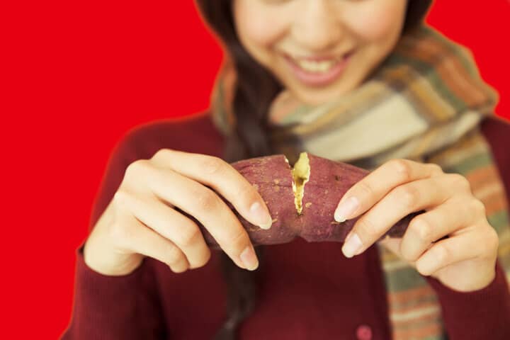 鹿児島市電に乗りながら焼き芋を堪能できるイベント「マグマやきいも電車」が開催されるぞ！
